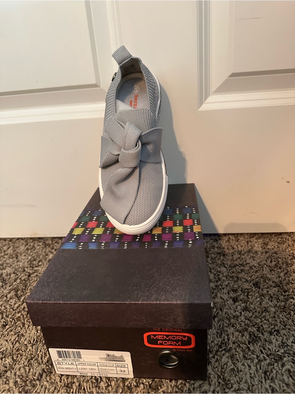bernie mev. Knot-Front Slip-On Sneaker - Gray